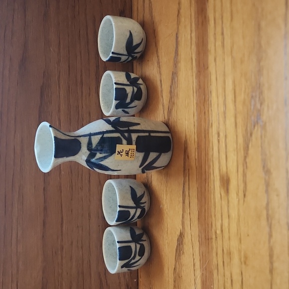 Japanese Sake set - Picture 2 of 4